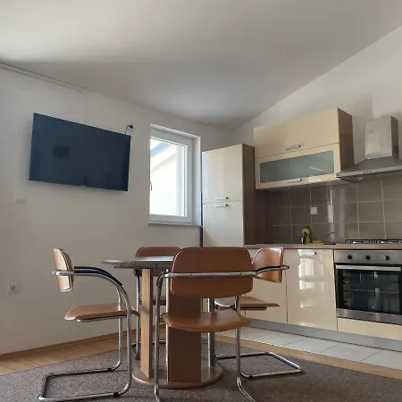 Petros Pag Apartment *
