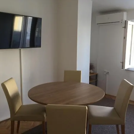 Petros Pag Apartment *