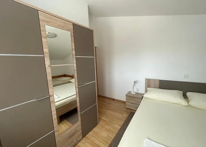 Апартаменты Petros Pag