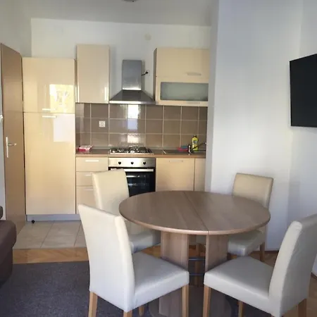 Petros Pag Apartment