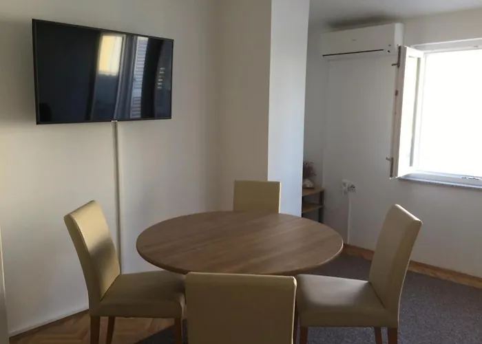Petros Pag Appartement *
